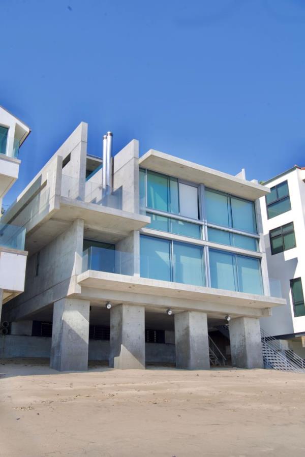 kanye west gutted malibu mansion